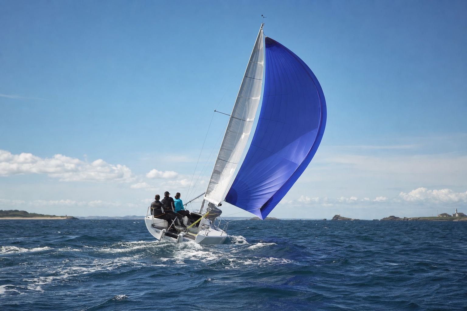 Quillard J/22 au largue sous spinnaker